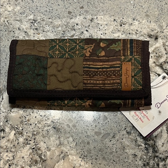 NEW! Donna Sharp Patchwork Wallet - Picture 1 of 5